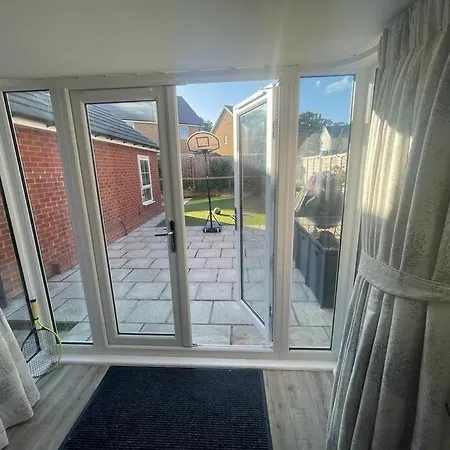 Villa Unique 3 Bed In Patchway.
