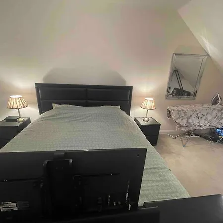 Unique 3 Bed In Patchway. *
